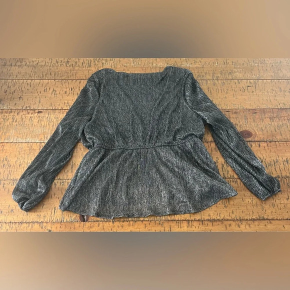 Metallic Long‎ Sleeve V Neck Blouse - Picture 5 of 7